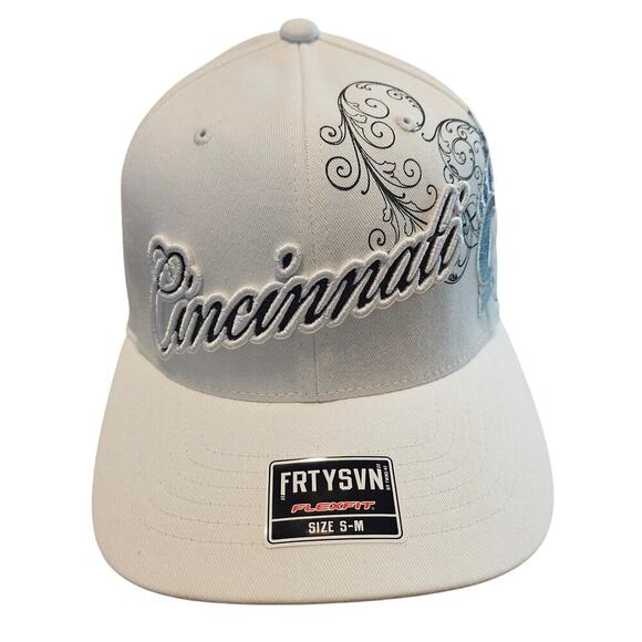 47 Vintage Cincinnati Bearcats Fitted Hat Cap S/M Y2K White NCAA Retro UC CIN - Picture 1 of 10